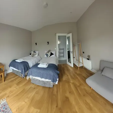 Luxurious Stoneyford