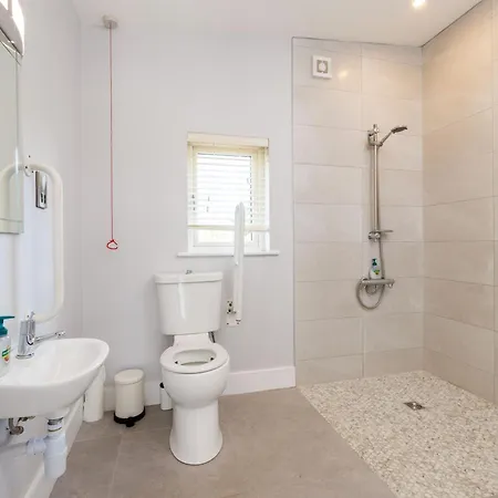 Luxurious * Stoneyford