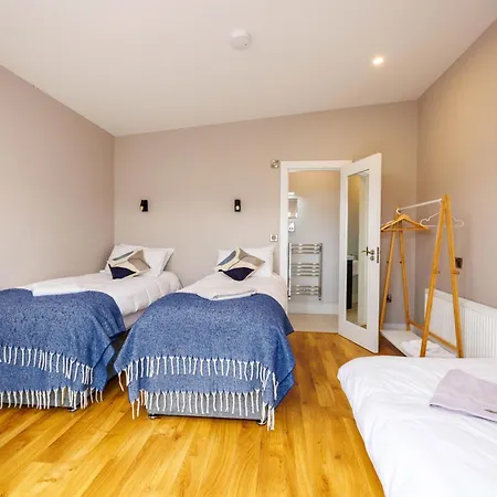 Luxurious * Stoneyford